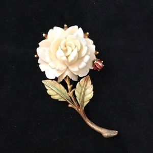 Vintage gold tone flower brooch w/enamel ladybug